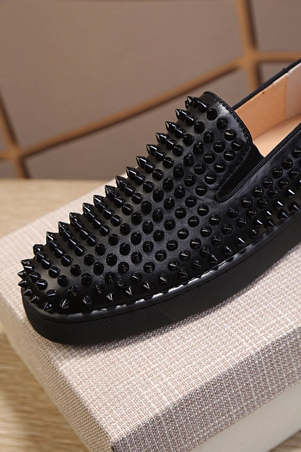 Ex-factory price 440. christian louboutin (CL red sole shoes) counter nail series, casual sneakers for couples 📢 📢 📢 Exclusive hot style release 🎈🎈💪 Movable latex feet 👻 Finished large sole car line [satisfied] 😝Female 35-40# Male 38#-46, global supply😝 [Top version]: original imported cowhide frosted upper, top original leather lining, original molded TPU outsole, original 1:1 detail processing, original shoe last, large quantity available from stock,